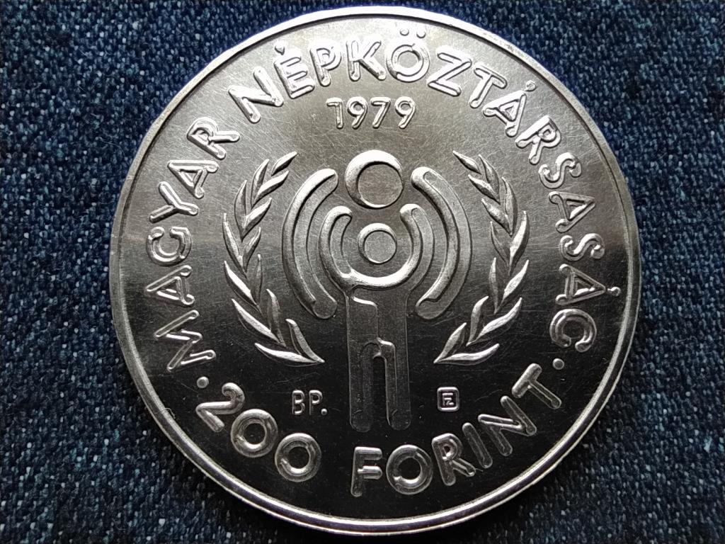 Nemzetk&ouml;zi Gyermek&eacute;v .640 ez&uuml;st 200 Forint