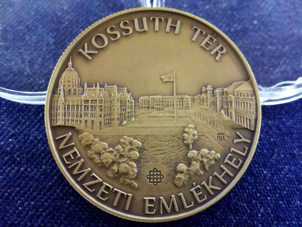 Kossuth t&eacute;r Nemzeti Eml&eacute;khely 2000 Forint