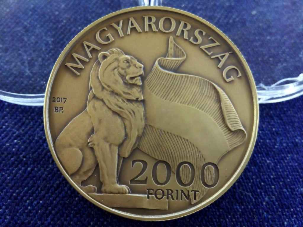 Kossuth t&eacute;r Nemzeti Eml&eacute;khely 2000 Forint