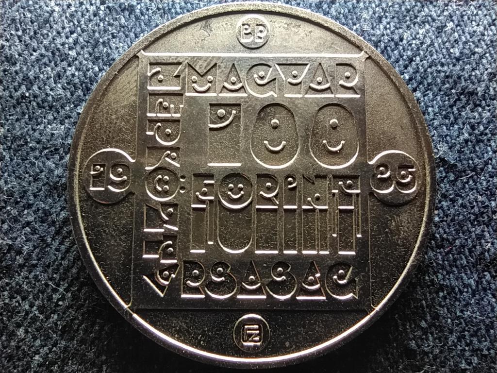 Vadmacska 100 Forint