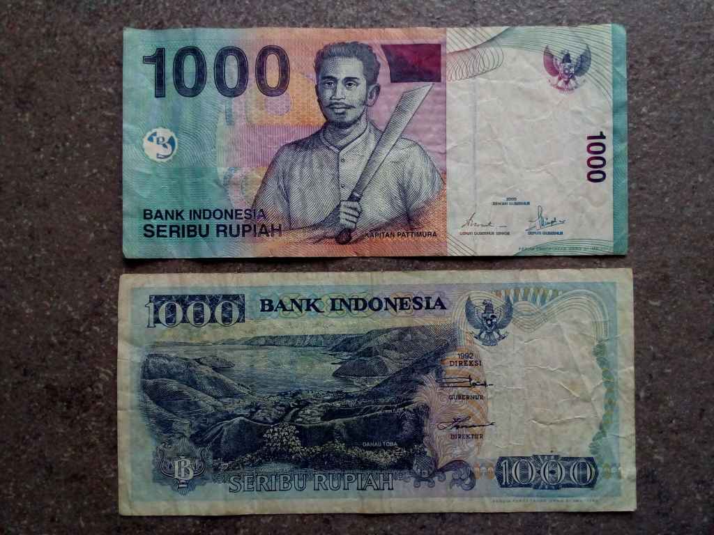 Indon&eacute;zia t&ouml;bb darabos pap&iacute;rp&eacute;nz t&eacute;telek, lotok