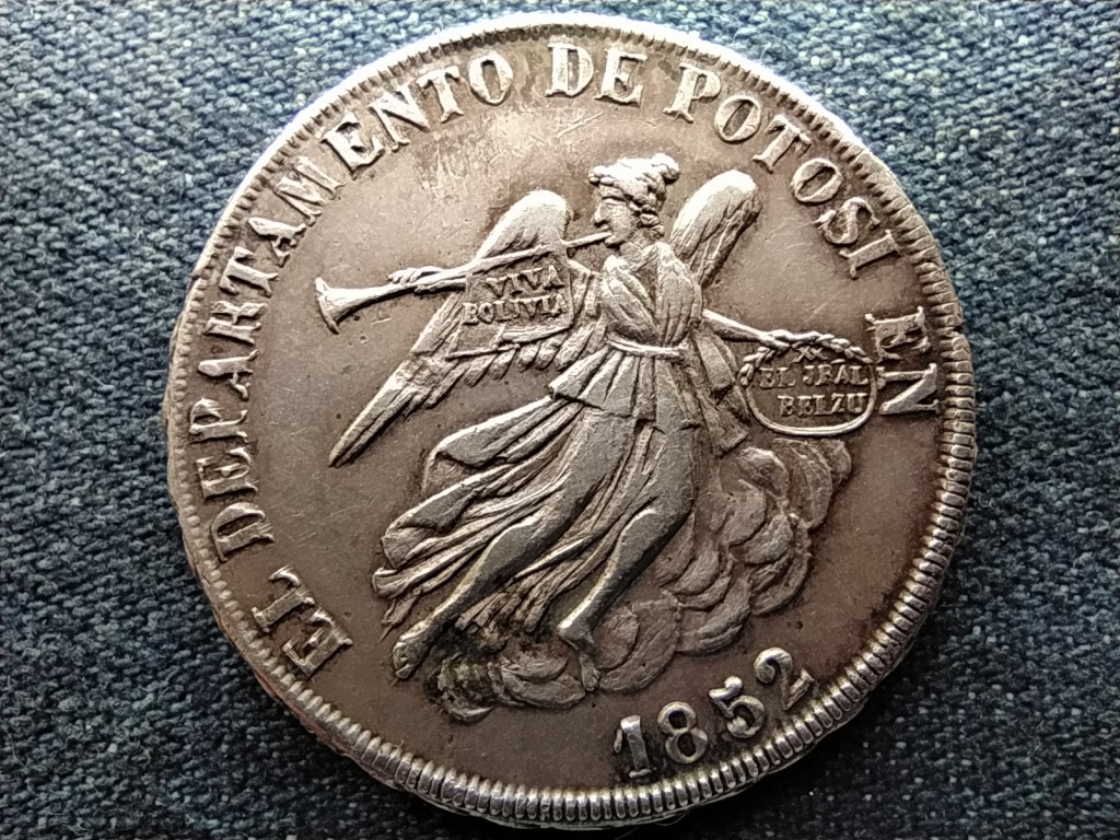 Eml&eacute;k&eacute;rmek &eacute;s plakettek