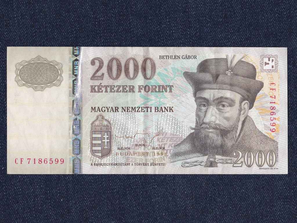 Harmadik Magyar K&ouml;zt&aacute;rsas&aacute;g (1989-napjainkig) 2000 Forint bankjegy