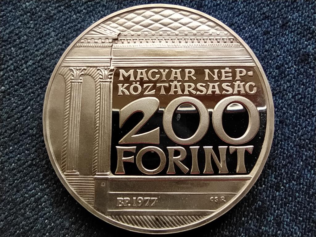 Magyar Nemzeti M&uacute;zeum alap&iacute;t&aacute;s&aacute;nak 175. &eacute;vfordul&oacute;ja .640 ez&uuml;st 200 Forint