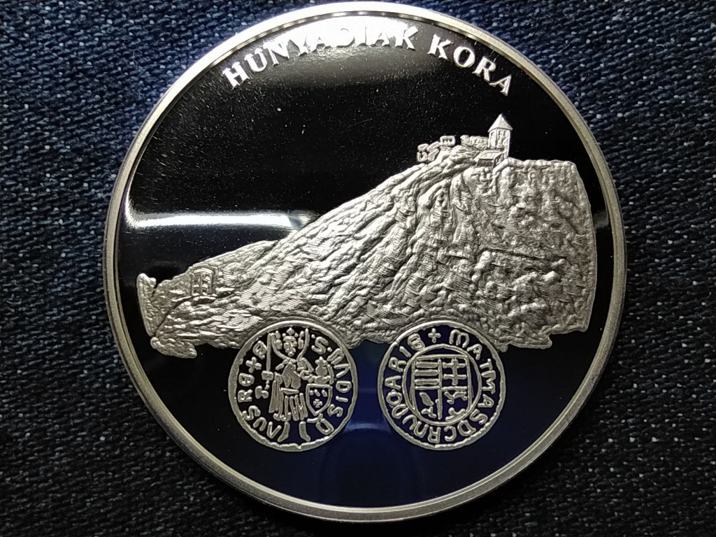 A magyar p&eacute;nz kr&oacute;nik&aacute;ja Hunyadiak kora .999 ez&uuml;st