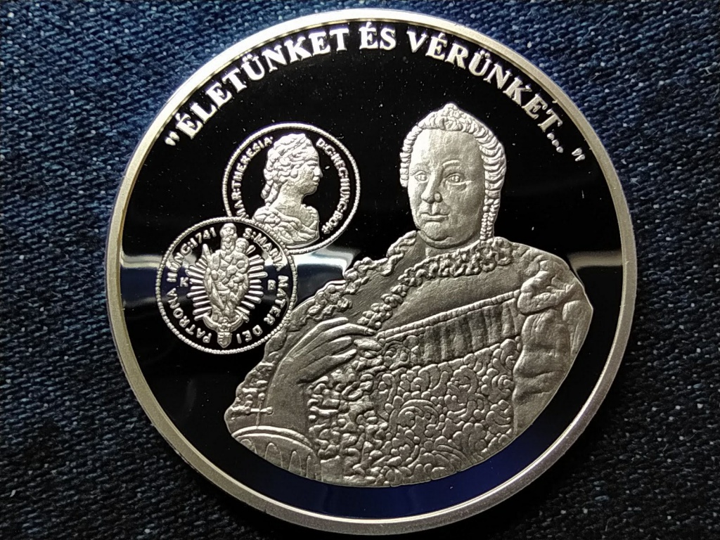 A magyar p&eacute;nz kr&oacute;nik&aacute;ja &Eacute;let&uuml;nket &eacute;s v&eacute;r&uuml;nket .999 ez&uuml;st