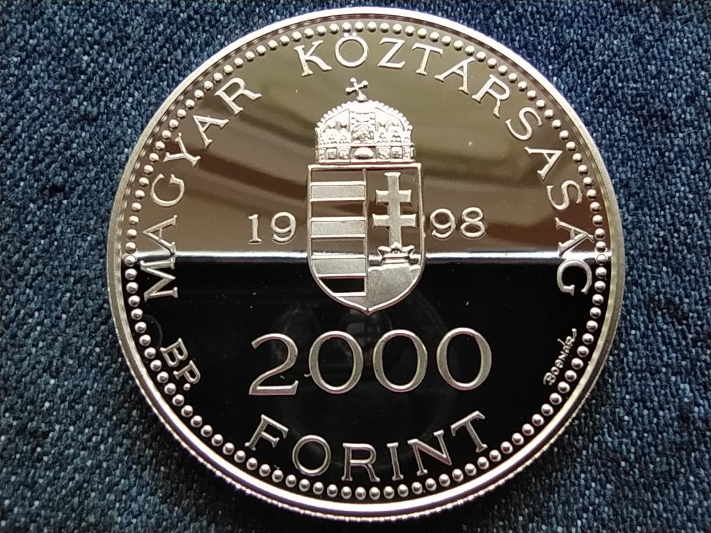 E.C.U. - Integr&aacute;ci&oacute; az Eur&oacute;pai Uni&oacute;ba Hős&ouml;k tere ez&uuml;st 2000 Forint