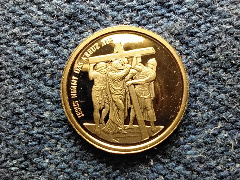 T&ouml;rt&eacute;nelmi Ausztria mini arany J&eacute;zus felveszi a keresztet .585 arany 0,5g