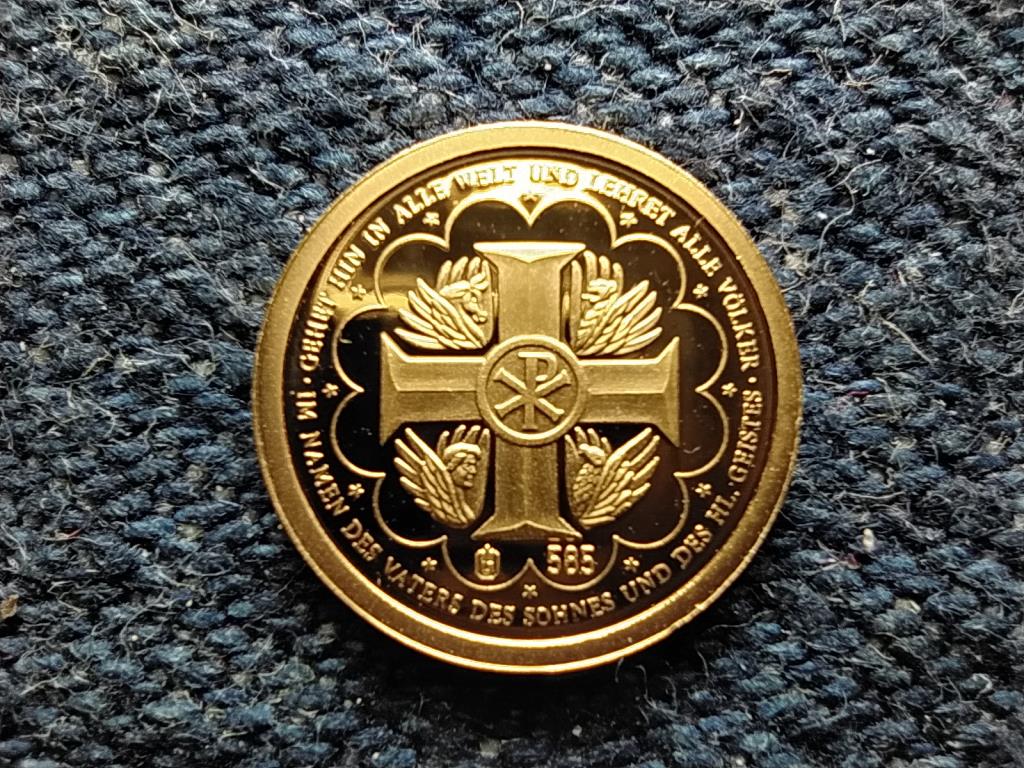T&ouml;rt&eacute;nelmi Ausztria mini arany J&eacute;zus felveszi a keresztet .585 arany 0,5g