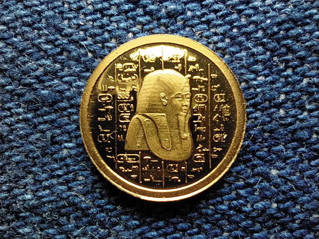 T&ouml;rt&eacute;nelmi Ausztria mini arany Szkarabeusz .585 arany 0,5g