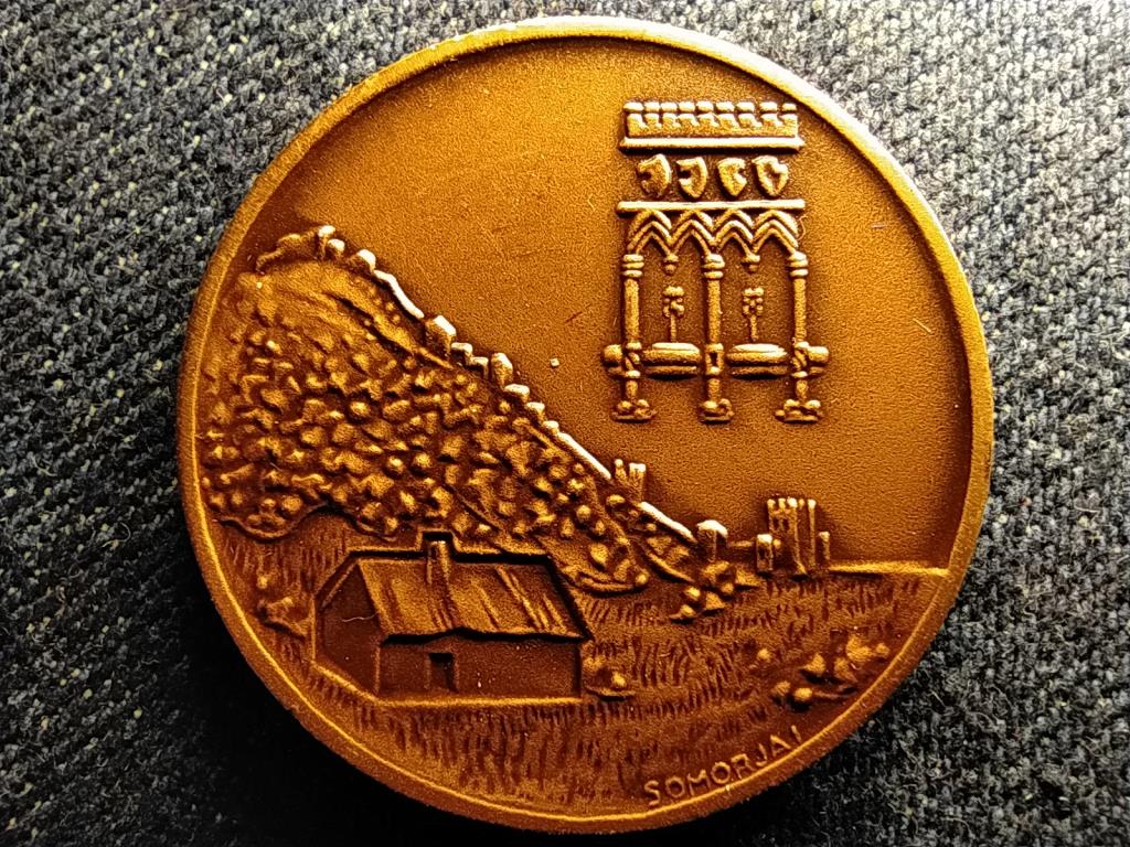 Magyar v&aacute;rosok bronz &eacute;rem Visegr&aacute;d, Hunyadi c&iacute;mer