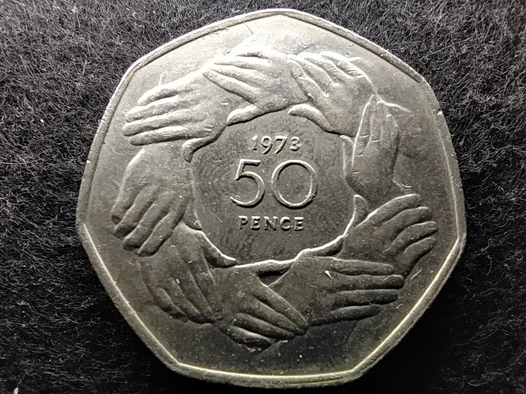Anglia Bel&eacute;p&eacute;s az Eur&oacute;pai Gazdas&aacute;gi K&ouml;z&ouml;ss&eacute;gbe 50 Pence