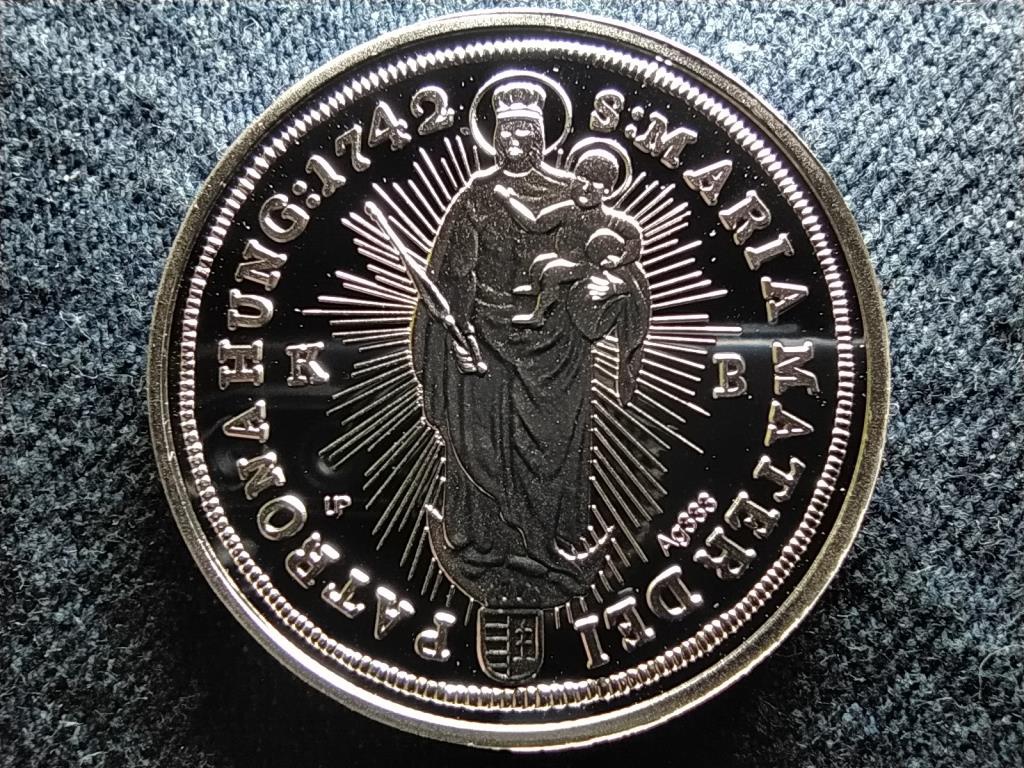 T&ouml;rt&eacute;nelmi f&eacute;ltall&eacute;rok ut&aacute;nveretben M&aacute;ria Ter&eacute;zia f&eacute;ltall&eacute;rja 1742 .333 ez&uuml;st