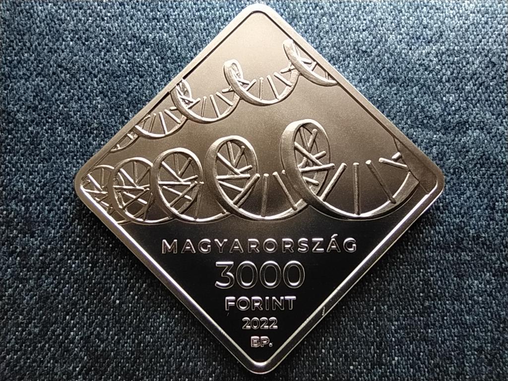 Az mRNS-alap&uacute; vakcin&aacute;k alapj&aacute;ul szolg&aacute;l&oacute; magyar tal&aacute;lm&aacute;ny 3000 Forint