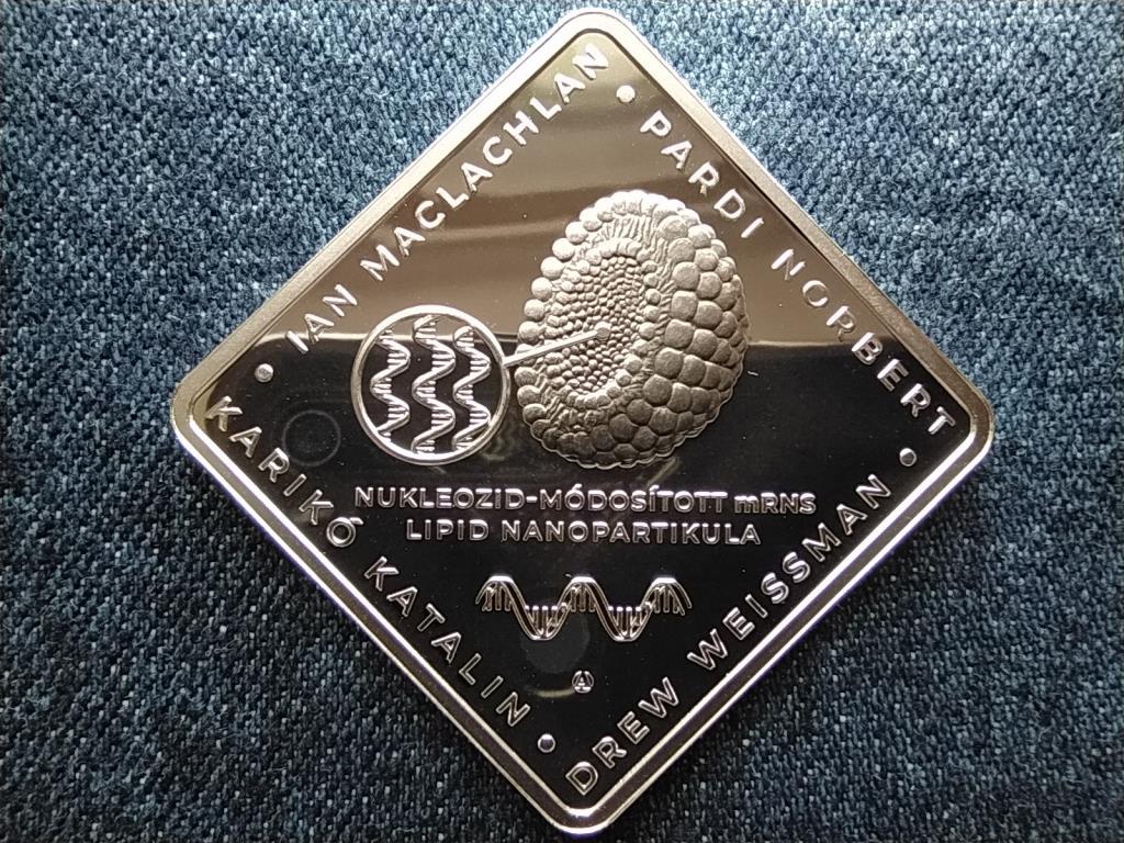 Az mRNS-alap&uacute; vakcin&aacute;k alapj&aacute;ul szolg&aacute;l&oacute; magyar tal&aacute;lm&aacute;ny .925 ez&uuml;st 15000 Forint