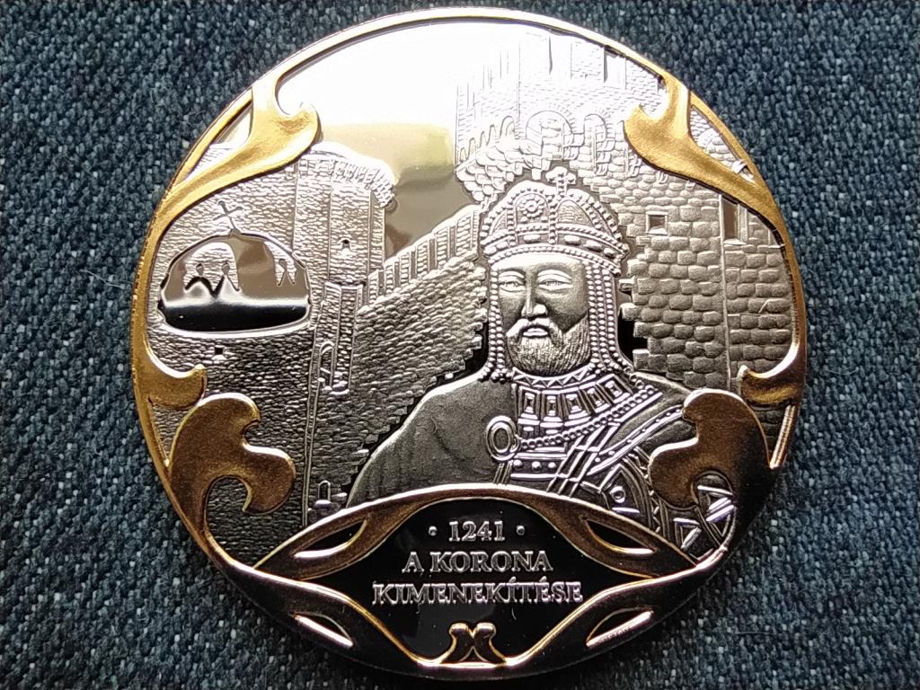 A Szent Korona &eacute;vezrede A Korona kimenek&iacute;t&eacute;se 1241