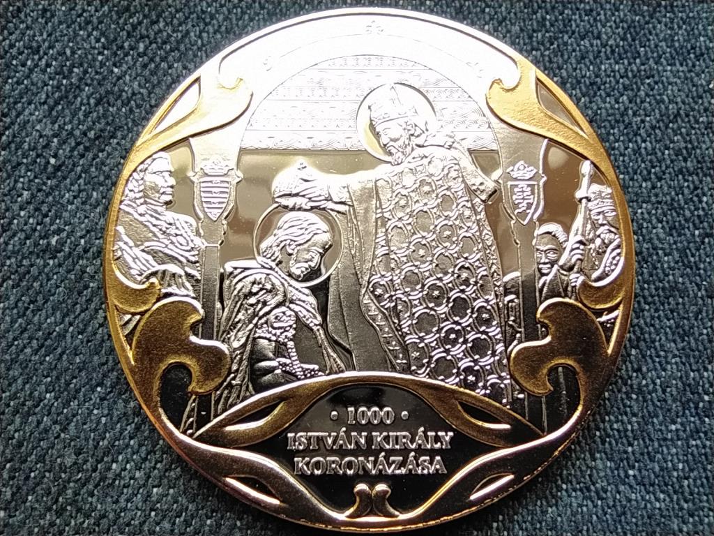 A Szent Korona &eacute;vezrede Istv&aacute;n kir&aacute;ly koron&aacute;z&aacute;sa 1000