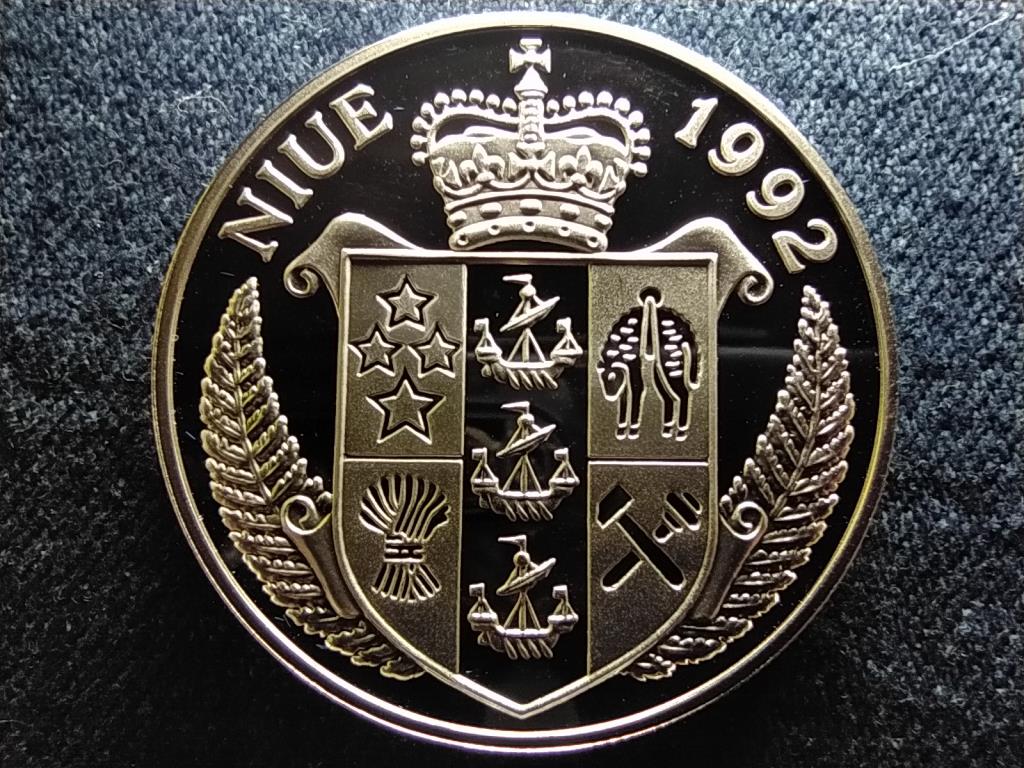 Niue Az &aacute;ll&aacute;sfoglal&aacute;s .925 ez&uuml;st 10 doll&aacute;r