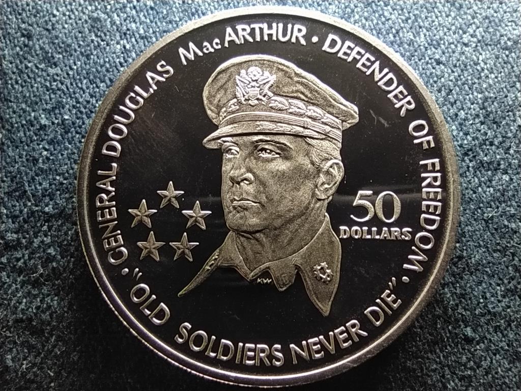 Niue Douglas MacArthur t&aacute;bornok .999 ez&uuml;st 50 doll&aacute;r