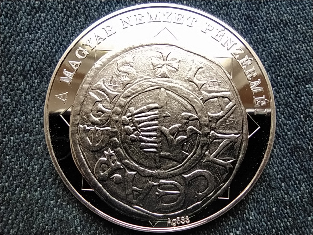 A magyar nemzet p&eacute;nz&eacute;rm&eacute;i Szent Istv&aacute;n &eacute;s az első magyar p&eacute;nz 997-1038 .333 ez&uuml;st