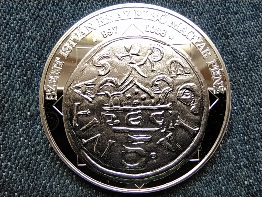 A magyar nemzet p&eacute;nz&eacute;rm&eacute;i Szent Istv&aacute;n &eacute;s az első magyar p&eacute;nz 997-1038 .333 ez&uuml;st