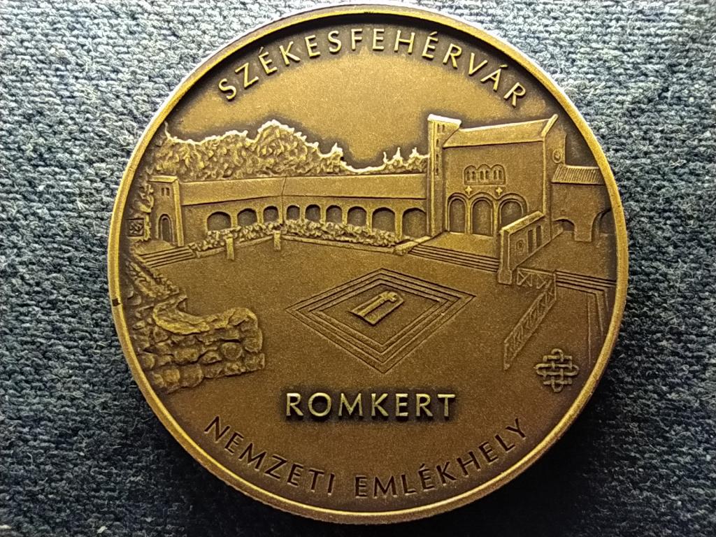 Sz&eacute;kesfeh&eacute;rv&aacute;r, Romkert Nemzeti Eml&eacute;khely 2000 Forint
