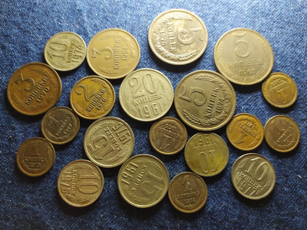 Szovjet&uacute;ni&oacute; t&ouml;bb darabos f&eacute;mp&eacute;nz lotok &eacute;s forgalmi sorok