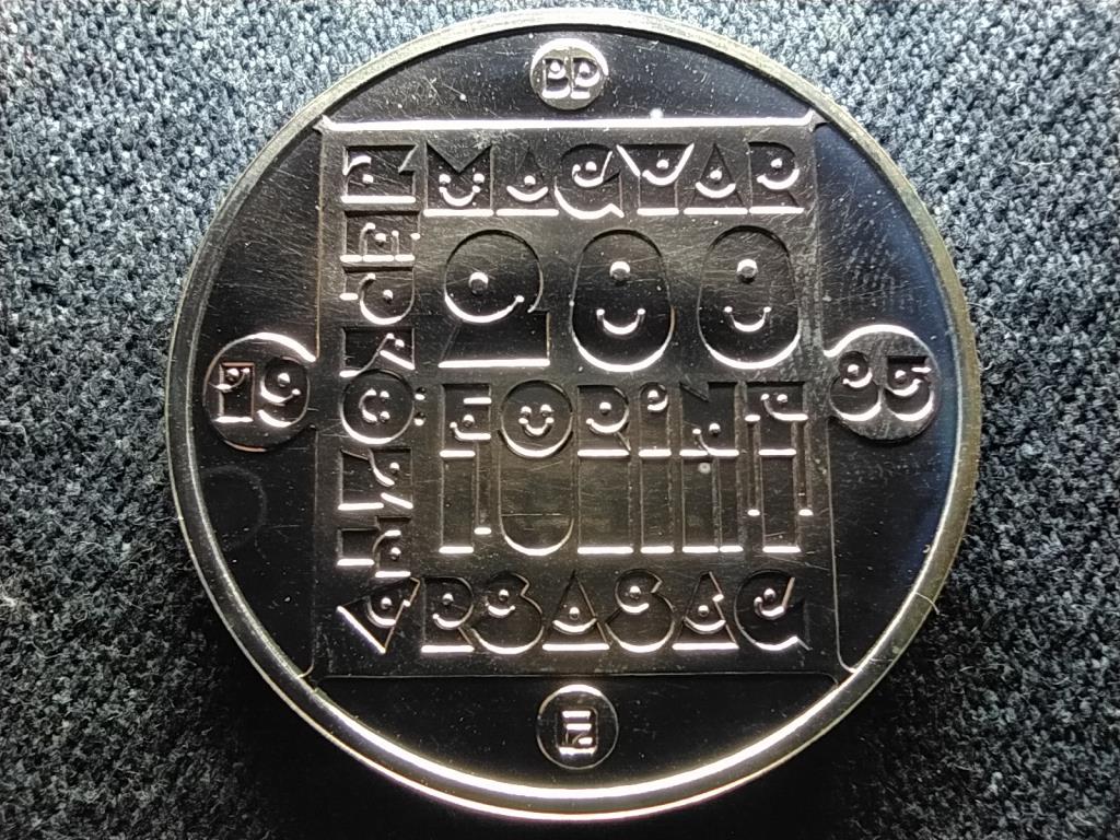 Vadmacska .640 ez&uuml;st 200 Forint