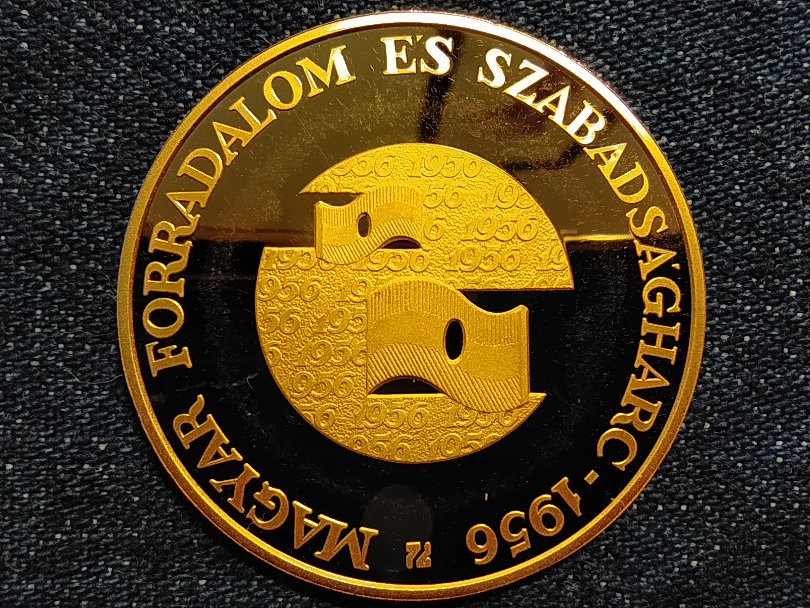 Az 1956-os forradalom eml&eacute;k&eacute;re .986 arany 100000 Forint 20,94g