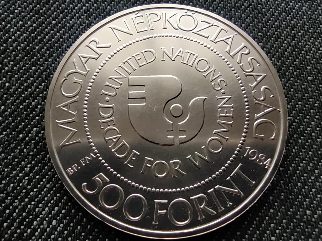 Nők &eacute;vtizede ez&uuml;st 500 Forint