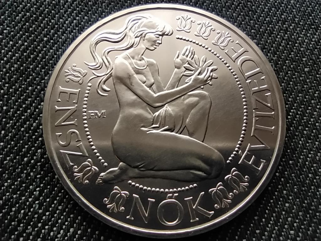 Nők &eacute;vtizede ez&uuml;st 500 Forint