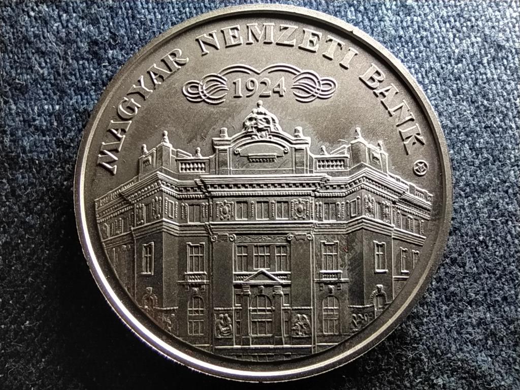 90 &eacute;ves a Magyar Nemzeti Bank 2000 Forint