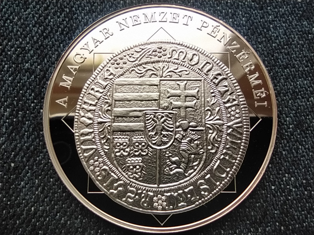 A magyar nemzet p&eacute;nz&eacute;rm&eacute;i Az első &eacute;vsz&aacute;m magyar p&eacute;nzen 1490-1516 .999 ez&uuml;st