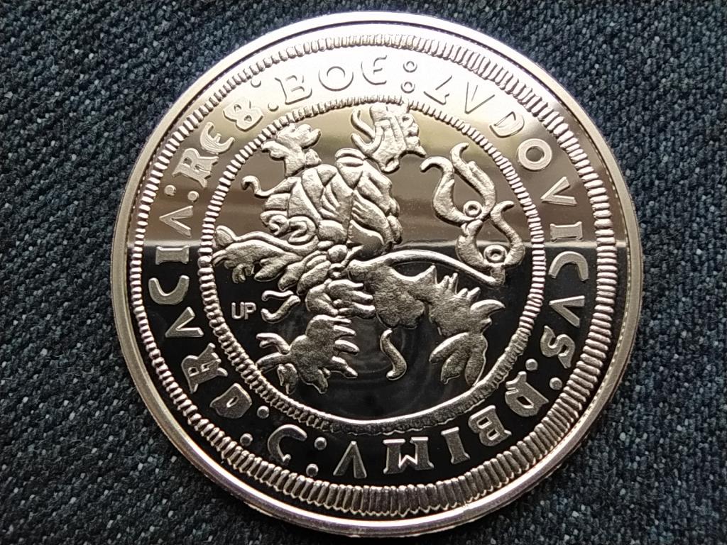 T&ouml;rt&eacute;nelmi f&eacute;ltall&eacute;rok ut&aacute;nveretben Joachimsthaler f&eacute;ltall&eacute;r ez&uuml;st (.999)