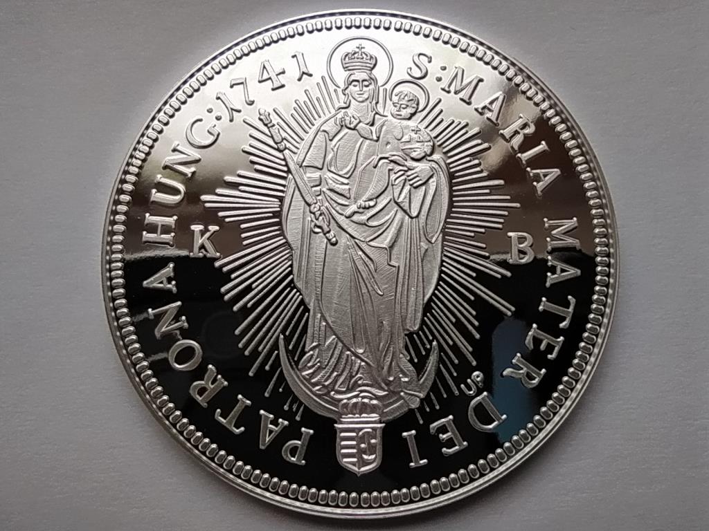 Magyar tall&eacute;rok ut&aacute;nveretben M&aacute;ria Ter&eacute;zia tall&eacute;rja 1741 .999 ez&uuml;st