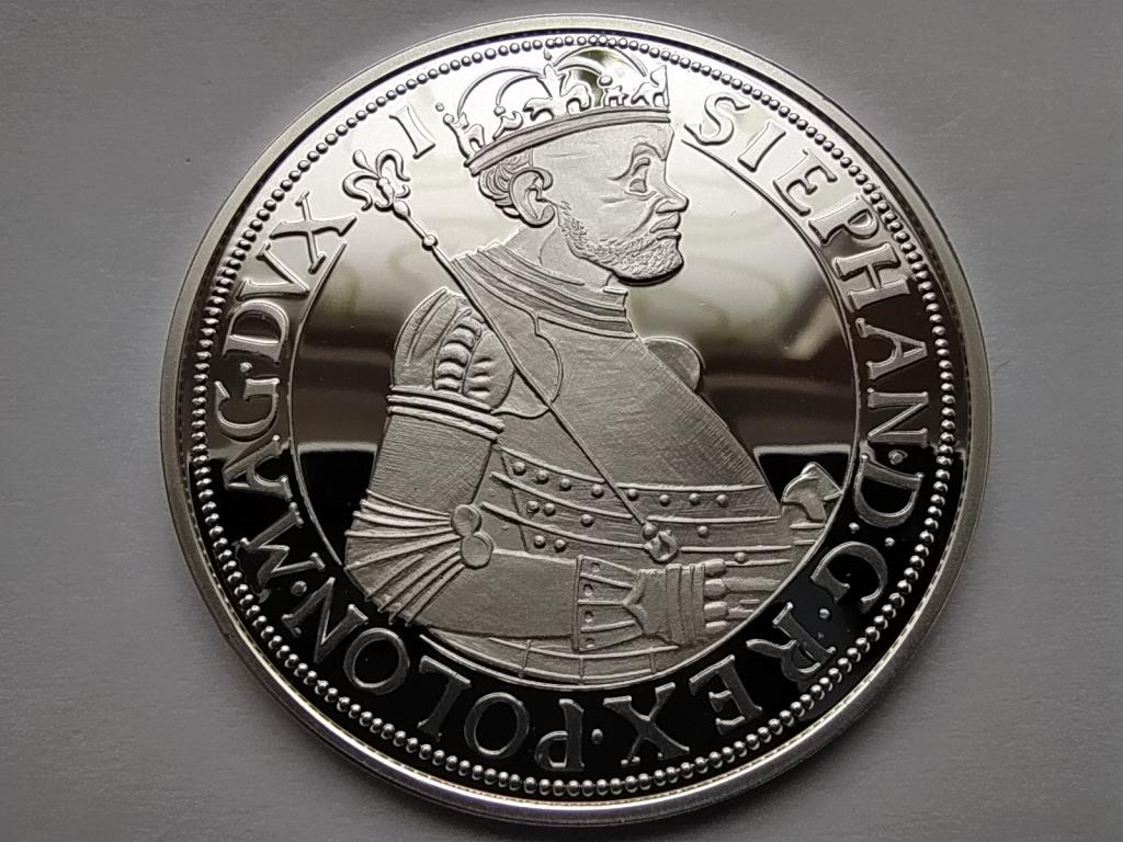 Magyar tall&eacute;rok ut&aacute;nveretben B&aacute;thory Istv&aacute;n tall&eacute;rja 1585 .999 ez&uuml;st