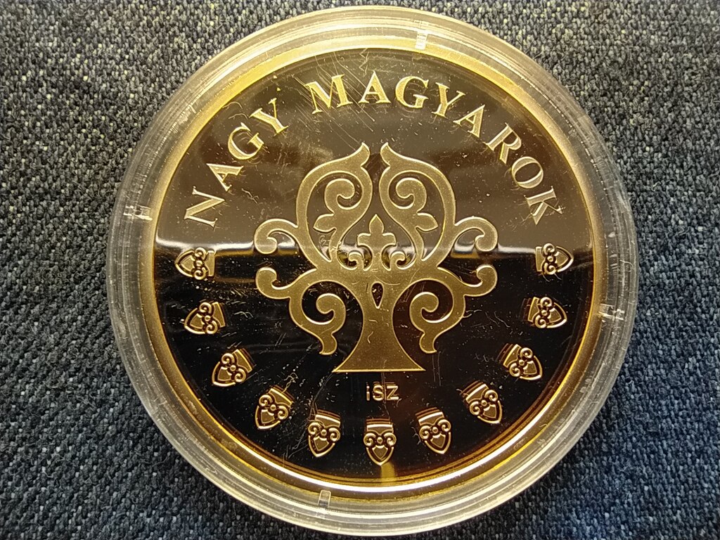 Nagy Magyarok J&aacute;szai Mari (1850-1926) aranyozott r&eacute;z &eacute;rem