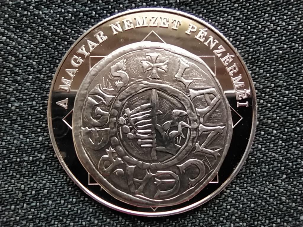 A magyar nemzet p&eacute;nz&eacute;rm&eacute;i Szent Istv&aacute;n &eacute;s az első magyar p&eacute;nz 997-1038 .999 ez&uuml;st