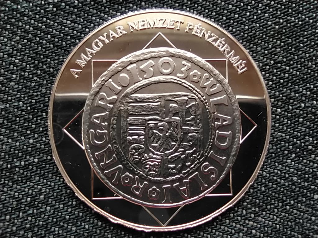 A magyar nemzet p&eacute;nz&eacute;rm&eacute;i Az első &eacute;vsz&aacute;m magyar d&eacute;n&aacute;ron 1490-1516 .999 ez&uuml;st