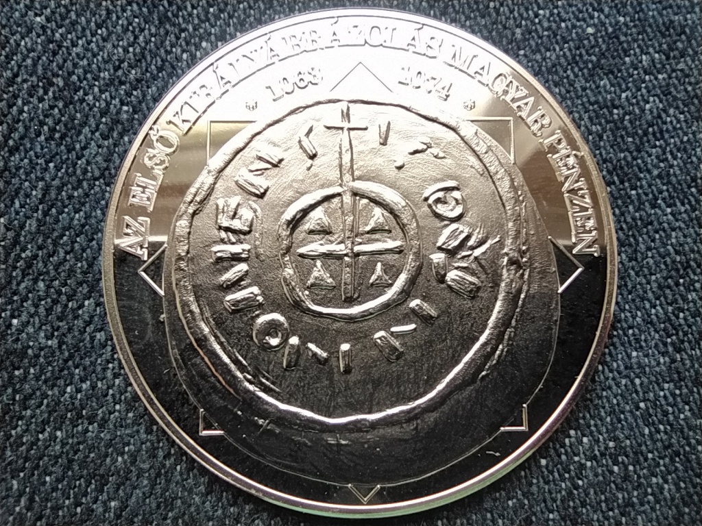 A magyar nemzet p&eacute;nz&eacute;rm&eacute;i Az első kir&aacute;ly&aacute;br&aacute;zol&aacute;s magyar p&eacute;nzen 1063-1074 .999 ez&uuml;st