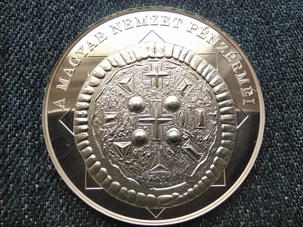 A magyar nemzet p&eacute;nz&eacute;rm&eacute;i A legkisebb magyar p&eacute;nzek egyike 1141-1162 .999 ez&uuml;st