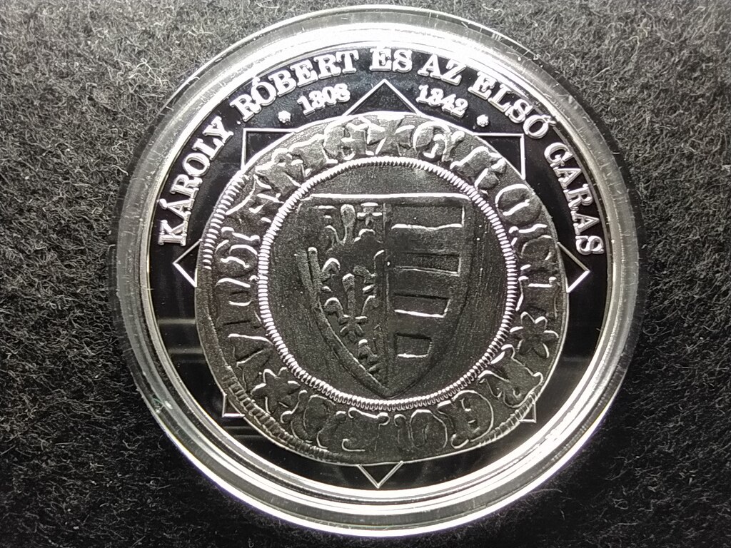 A magyar nemzet p&eacute;nz&eacute;rm&eacute;i K&aacute;roly R&oacute;bert &eacute;s az első garas 1308-1342 .999 ez&uuml;st
