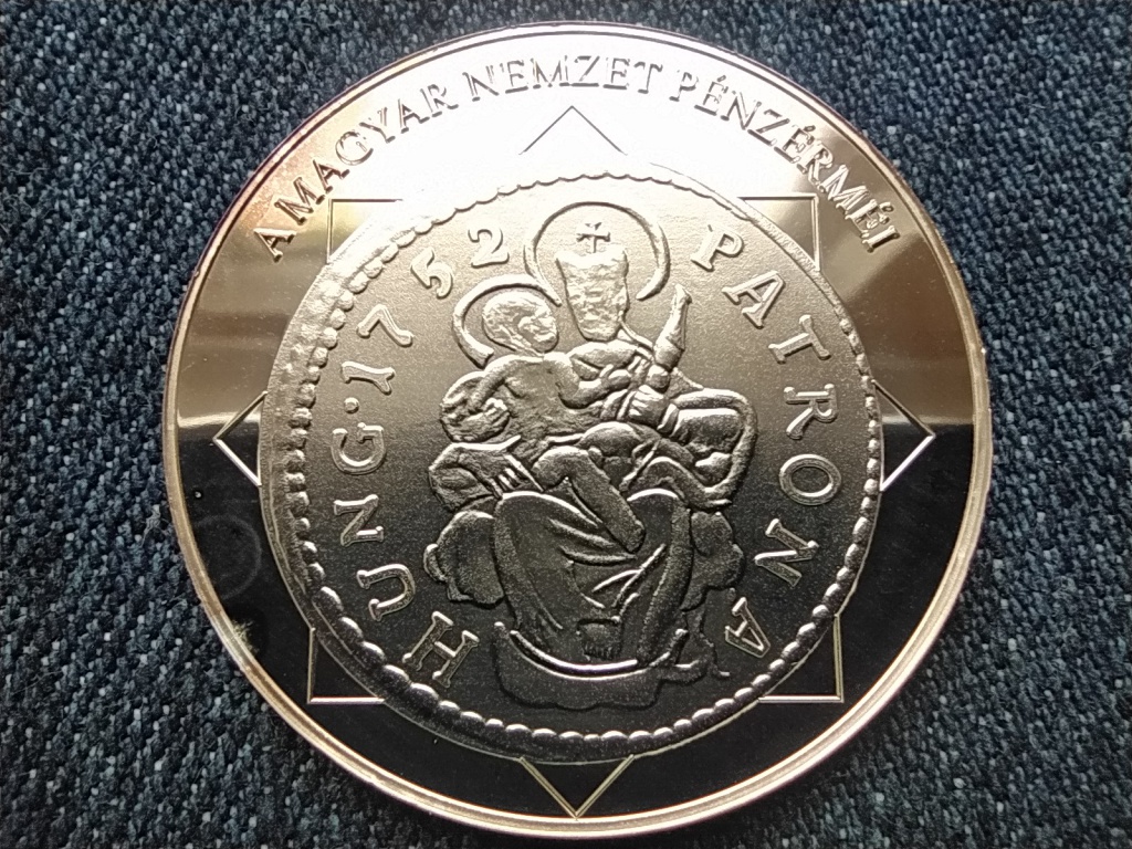 A magyar nemzet p&eacute;nz&eacute;rm&eacute;i Az utols&oacute; magyar ez&uuml;st d&eacute;n&aacute;r 1740-1780 .999 ez&uuml;st