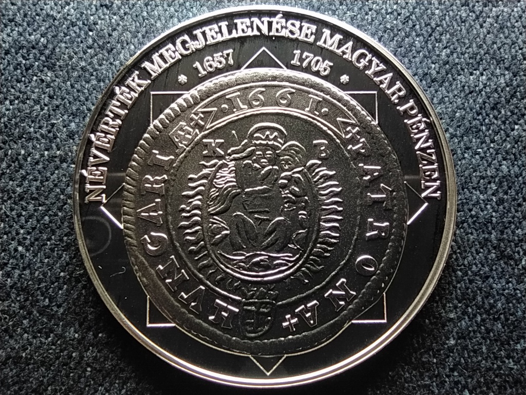 A magyar nemzet p&eacute;nz&eacute;rm&eacute;i N&eacute;v&eacute;rt&eacute;k megjelen&eacute;se magyar p&eacute;nzen 1657-1705 .999 ez&uuml;st