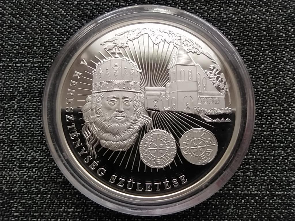 A magyar p&eacute;nz kr&oacute;nik&aacute;ja A kereszt&eacute;nys&eacute;g sz&uuml;let&eacute;se .999 ez&uuml;st