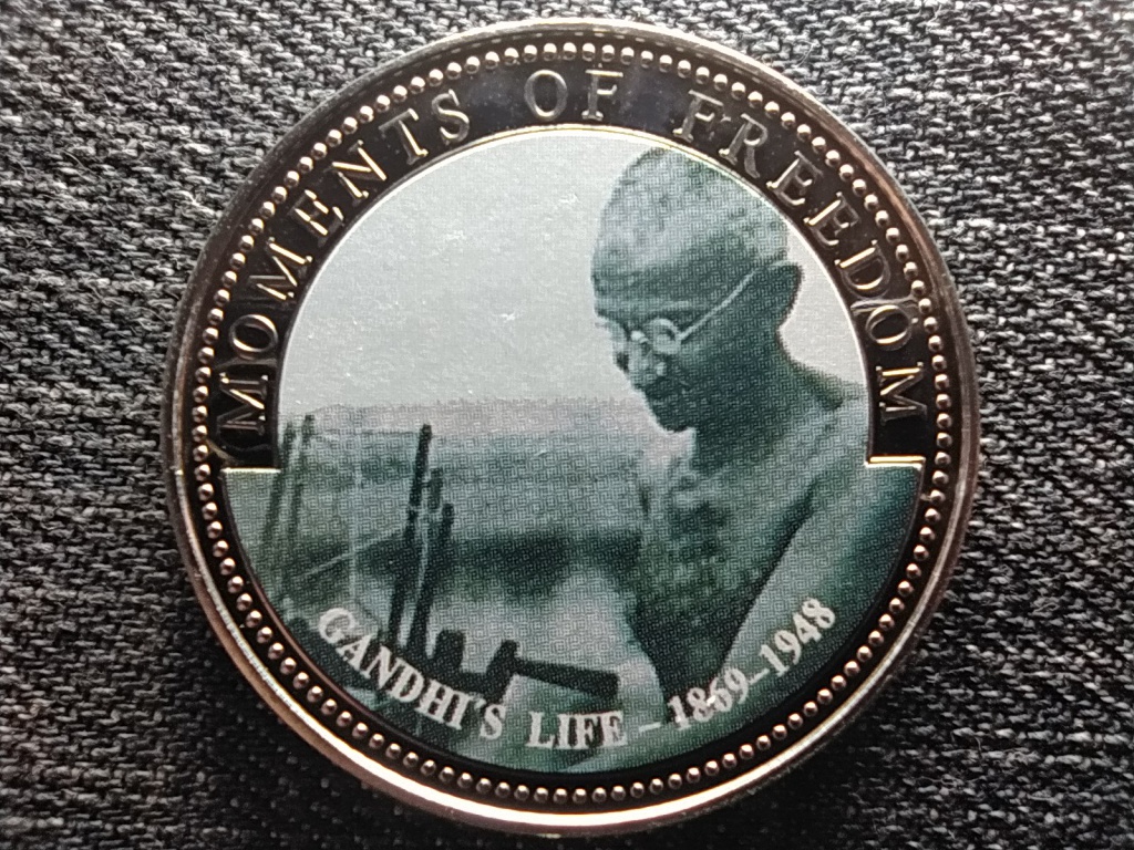 Lib&eacute;ria A szabads&aacute;g pillanatai Gandhi &eacute;lete 1869-1948 10 Doll&aacute;r