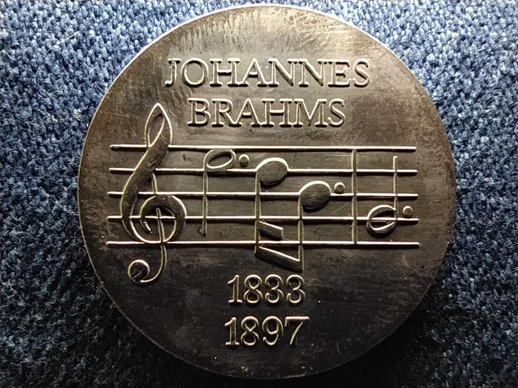 N&eacute;metorsz&aacute;g 75 &eacute;ve halt meg Johannes Brahms 5 M&aacute;rka