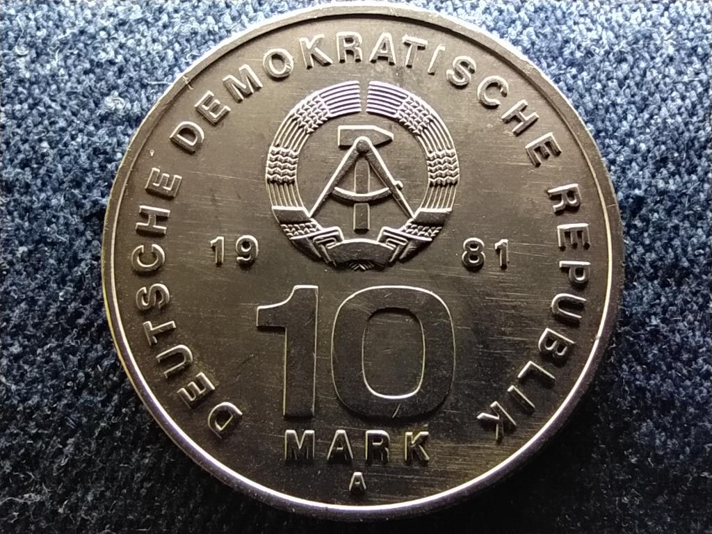 N&eacute;metorsz&aacute;g 25 &eacute;ves a N&eacute;phadsereg 10 M&aacute;rka