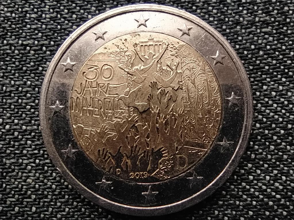 N&eacute;metorsz&aacute;g 30 &eacute;ve omlott le a Berlini fal 2 Euro