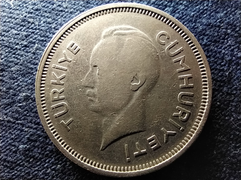 T&ouml;r&ouml;korsz&aacute;g .833 ez&uuml;st 1 L&iacute;ra